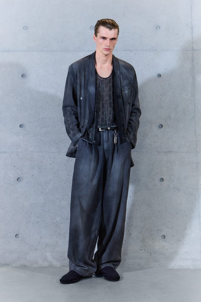 Emporio Armani printemps-été 2027 : le temps inscrit dans la matière 54 030 30