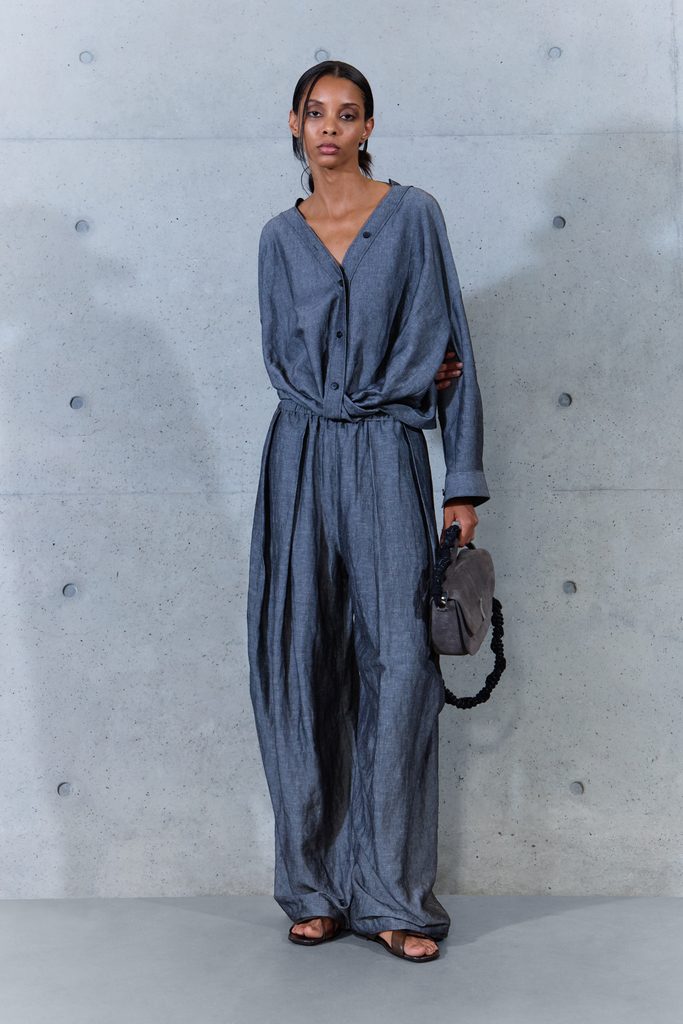 Emporio Armani printemps-été 2027 : le temps inscrit dans la matière 56 032 32