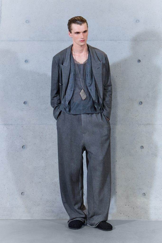 Emporio Armani printemps-été 2027 : le temps inscrit dans la matière 57 033 33