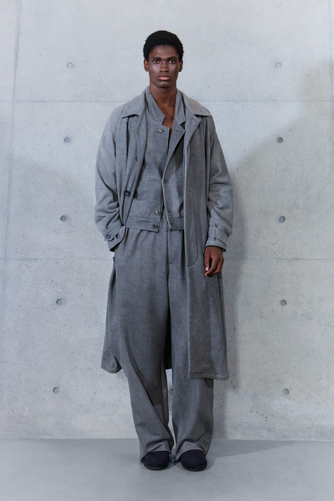 Emporio Armani printemps-été 2027 : le temps inscrit dans la matière 58 034 34
