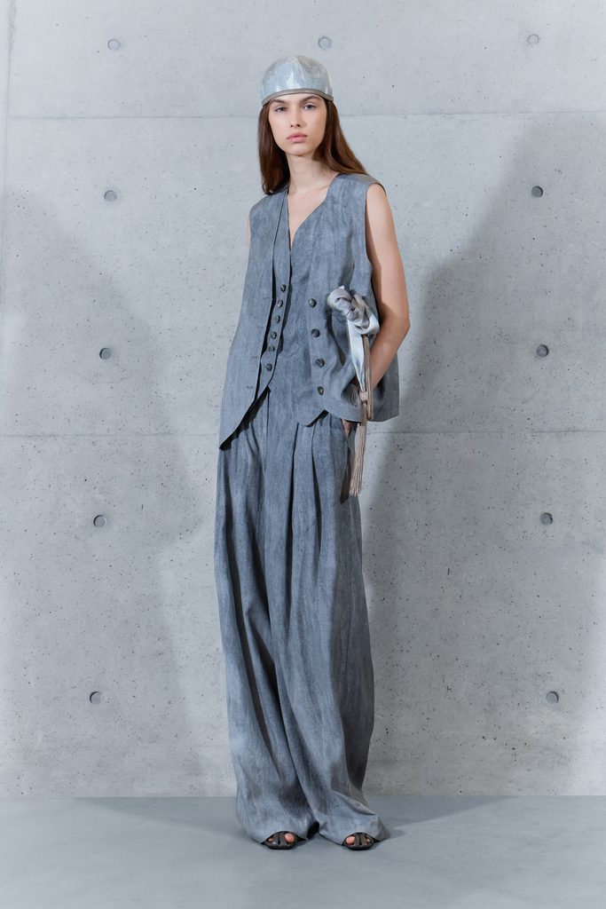 Emporio Armani printemps-été 2027 : le temps inscrit dans la matière 60 036 36