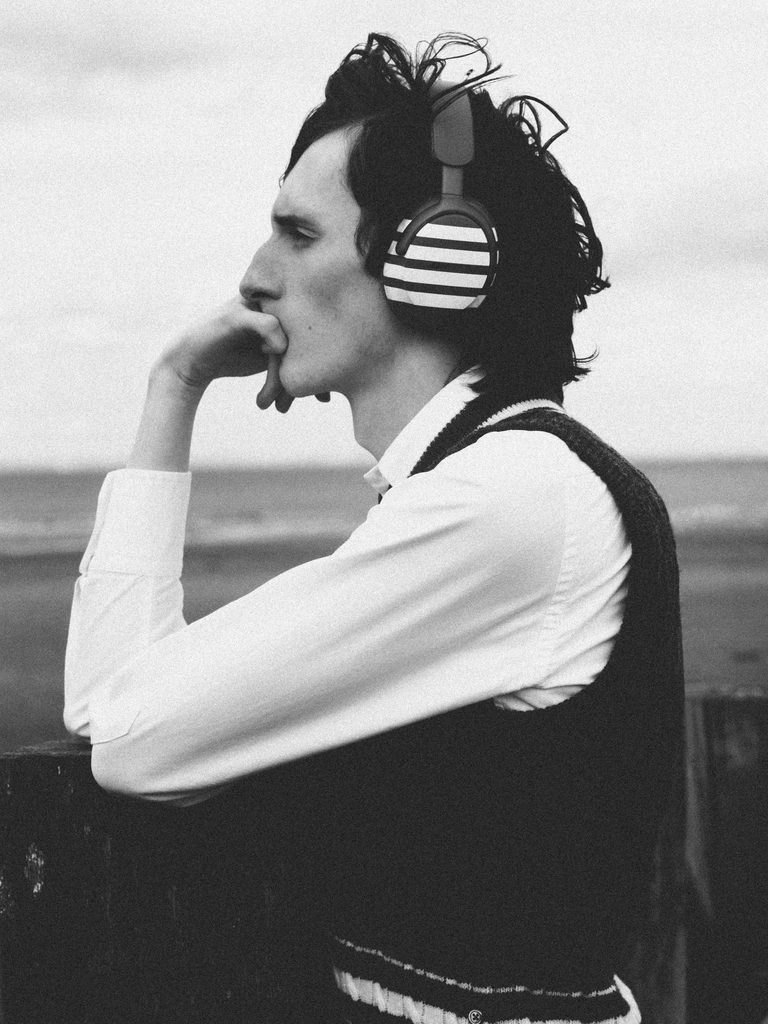 Thom Browne habille le casque Bose de son vestiaire le plus reconnaissable 28 04 by Robbie Lawrence