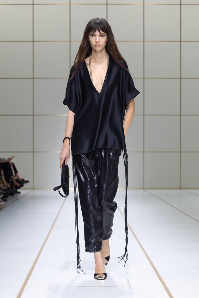 Giorgio Armani printemps-été 2027 : l’évolution sans rupture 64 040
