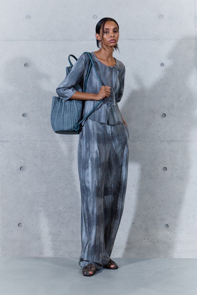 Emporio Armani printemps-été 2027 : le temps inscrit dans la matière 64 040 40