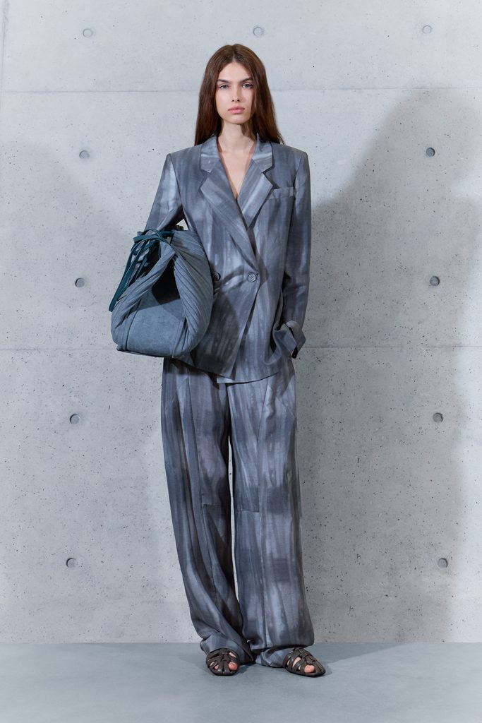 Emporio Armani printemps-été 2027 : le temps inscrit dans la matière 65 041 41