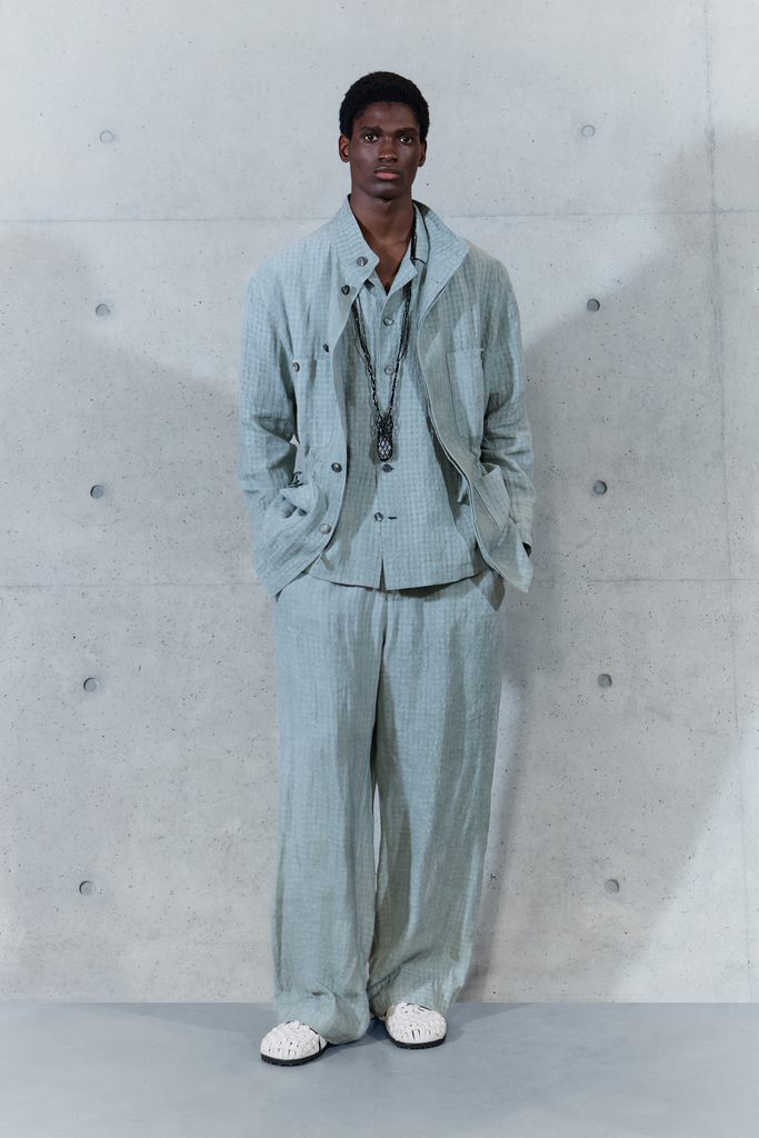 Emporio Armani printemps-été 2027 : le temps inscrit dans la matière 69 045 45