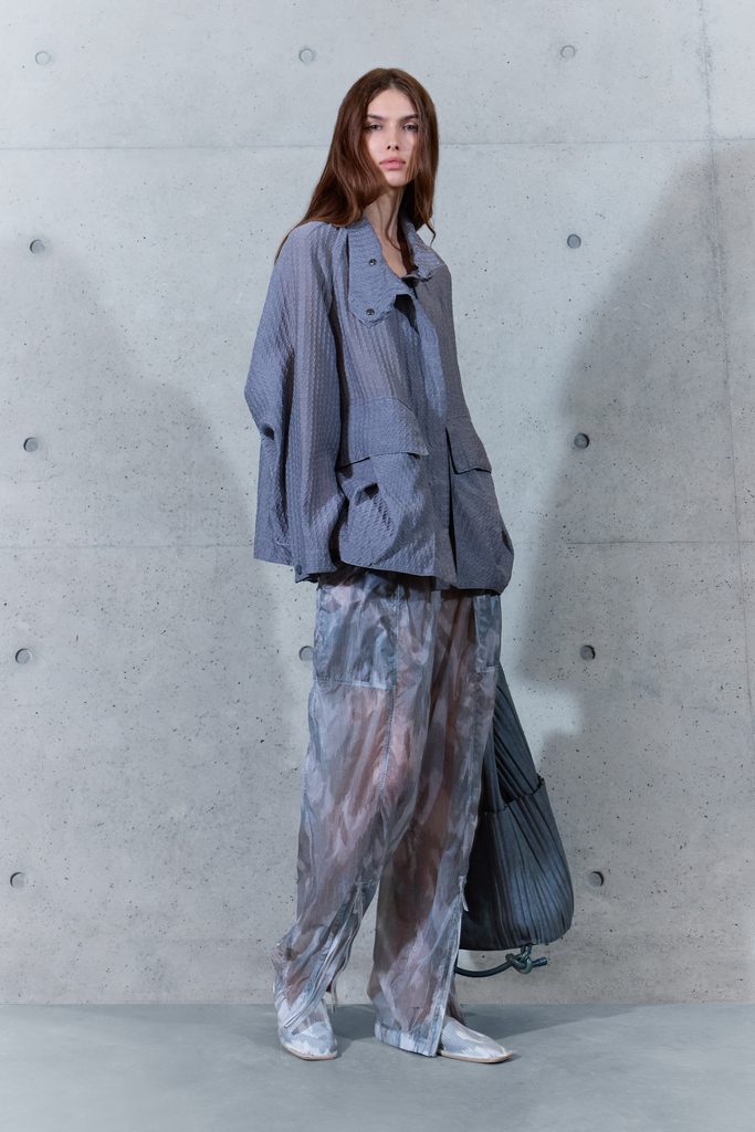 Emporio Armani printemps-été 2027 : le temps inscrit dans la matière 72 048 48