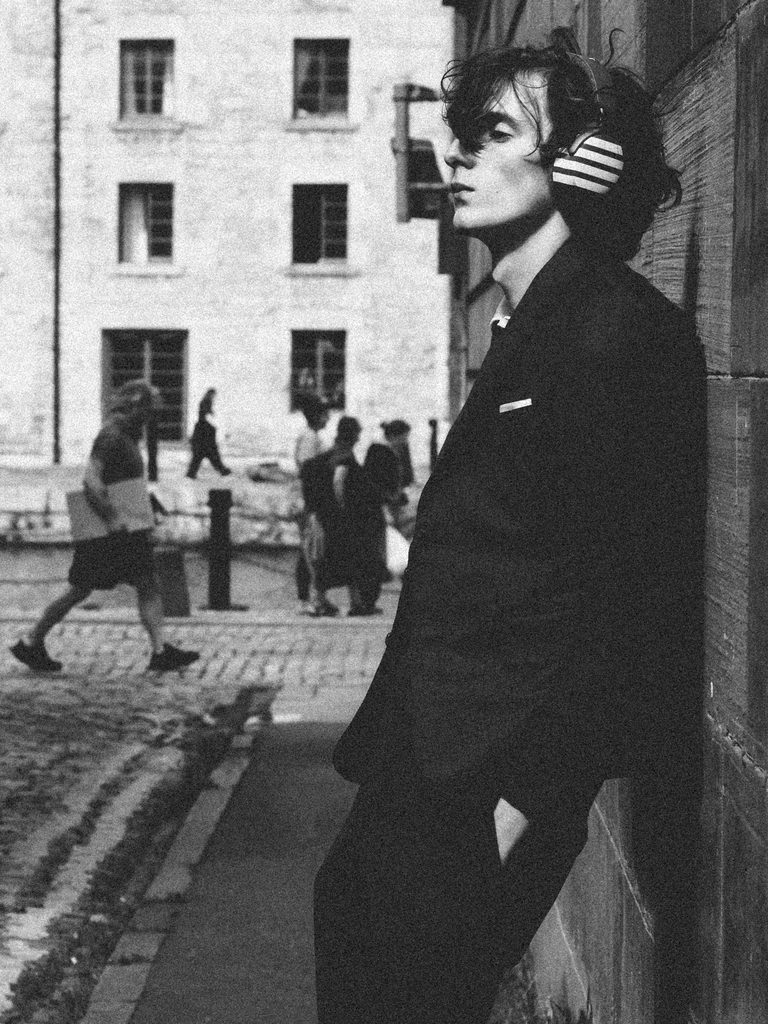 Thom Browne habille le casque Bose de son vestiaire le plus reconnaissable 29 05 by Robbie Lawrence 768x1024 1
