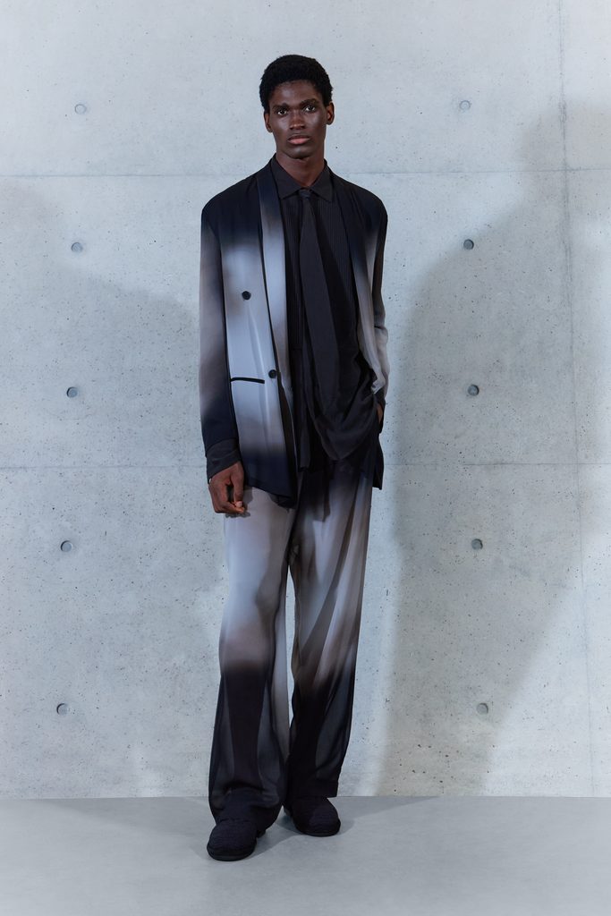 Emporio Armani printemps-été 2027 : le temps inscrit dans la matière 82 058 58