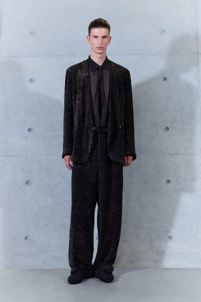 Emporio Armani printemps-été 2027 : le temps inscrit dans la matière 86 062 62