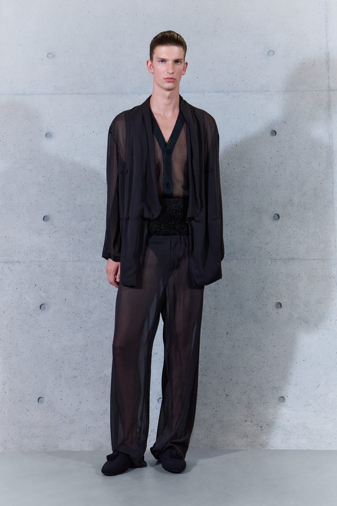 Emporio Armani printemps-été 2027 : le temps inscrit dans la matière 90 066 66