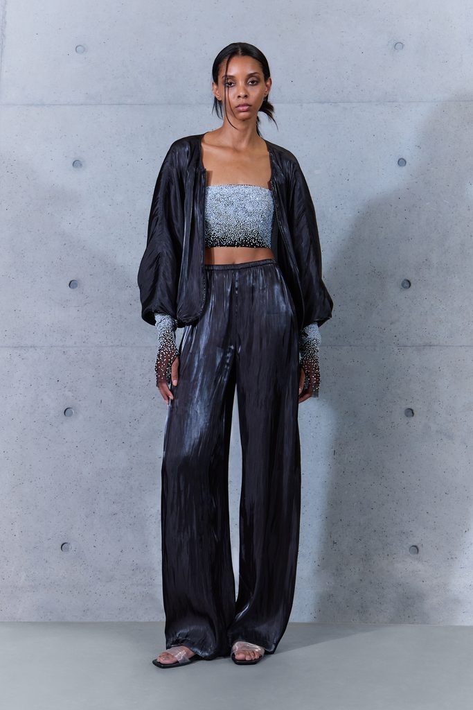 Emporio Armani printemps-été 2027 : le temps inscrit dans la matière 92 068 68