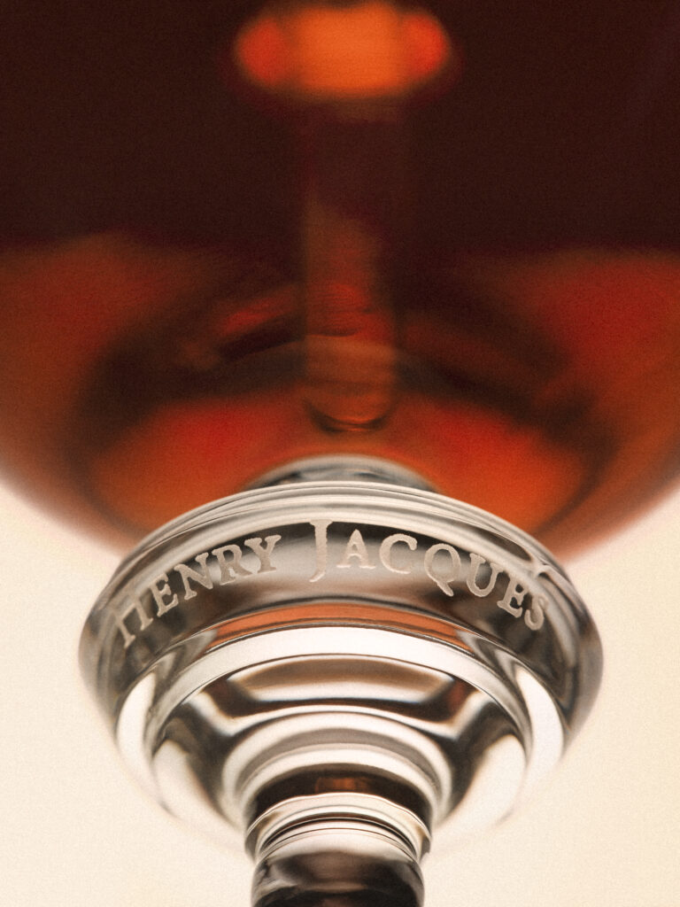 Henry Jacques imagine Les Toupies, un parfum qui ne se dit qu'à deux 27 11 DETAILS GALILEO 124 F1 RGB