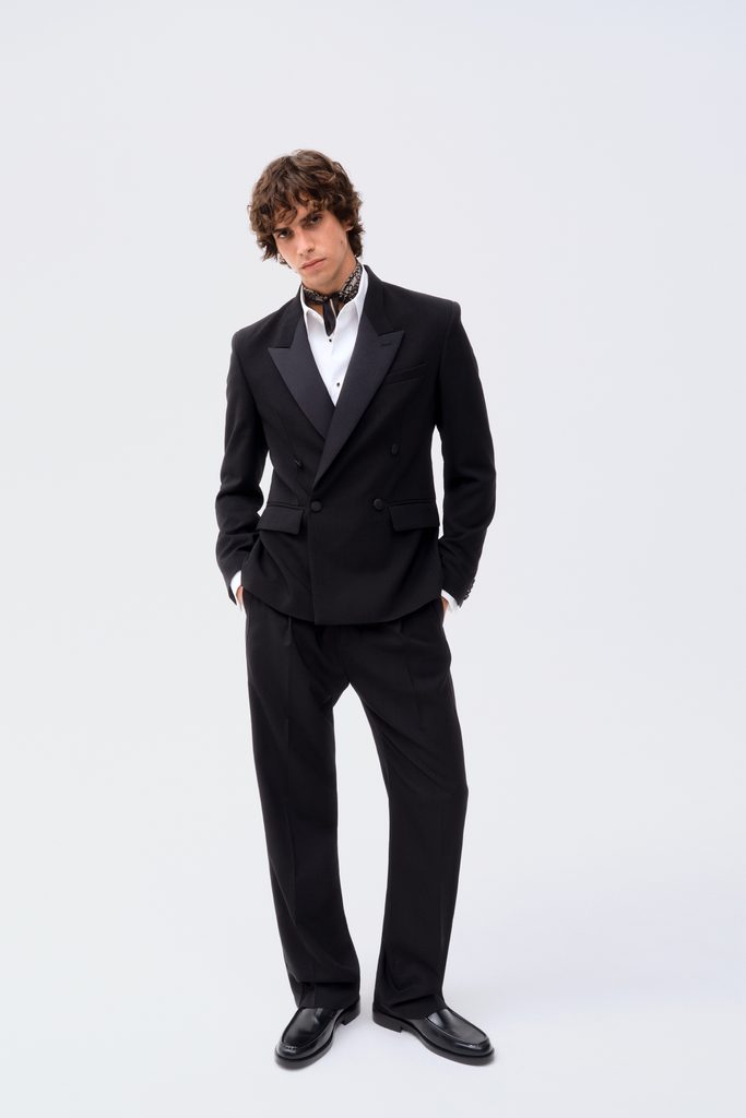 Elie Saab chez H&M : la haute couture beyrouthine descend dans la rue 58 2024 ELIESAABHM Guest Designer PR Portrait Image 2x3 sRGB 300ppi 026