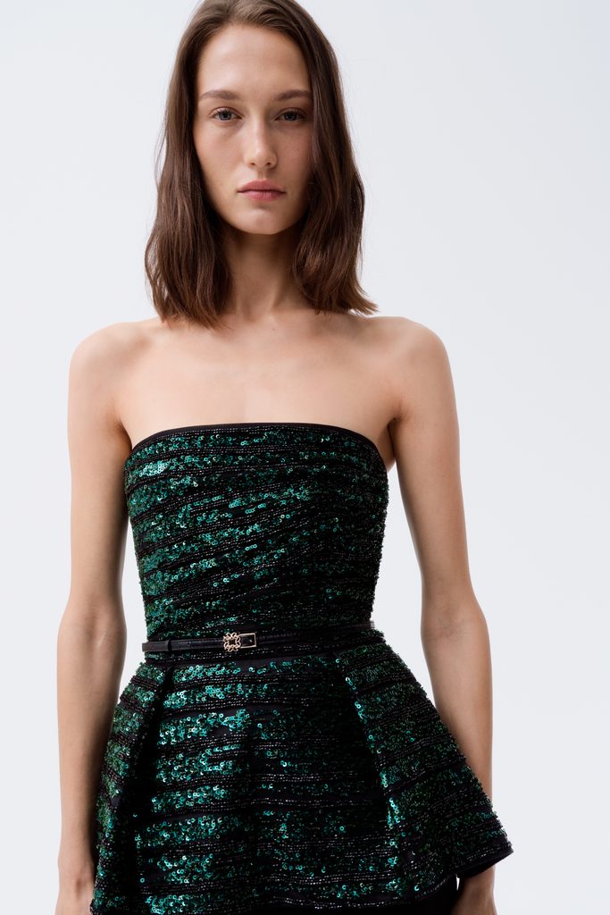 Elie Saab chez H&M : la haute couture beyrouthine descend dans la rue 40 2024 ELIESAABHM Guest Designer PR Portrait Image 2x3 sRGB 300ppi 04