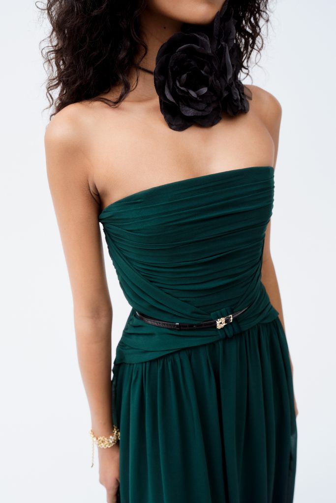 Elie Saab chez H&M : la haute couture beyrouthine descend dans la rue 45 2024 ELIESAABHM Guest Designer PR Portrait Image 2x3 sRGB 300ppi 09