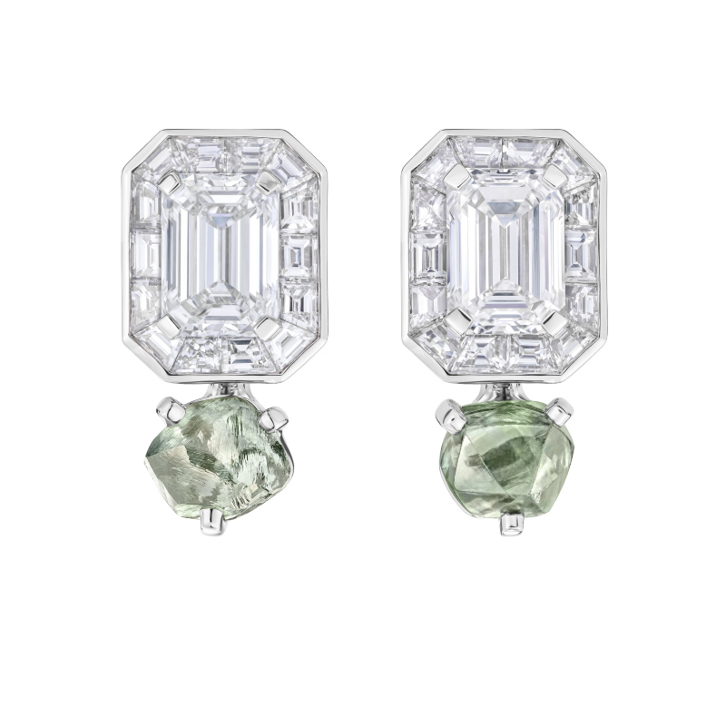 De Beers London : Vibrations fait de l’eau une matière joaillière 26 2026 08 18 12 44 52 BR8S4 1 BOTH EARRINGS
