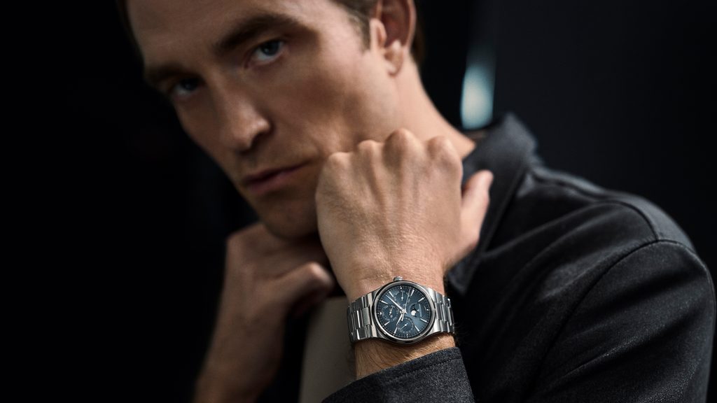 Robert Pattinson rejoint le cercle restreint des ambassadeurs de Jaeger-LeCoultre 28 2026 q3 master rp q4178180 mccqpsteel on set123 0652 07 srgb 16 9