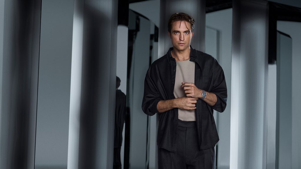 Robert Pattinson rejoint le cercle restreint des ambassadeurs de Jaeger-LeCoultre 31 2026 q3 master rp q4178180 mccqpsteel on set123 1019 07 srgb 16 9