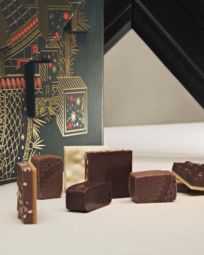 La Maison du Chocolat construit son Noël autour d'un lustre en chocolat noir 28 29 NOEL RGB HD 4 5 LMDC ©LEONARD OLIVIERO