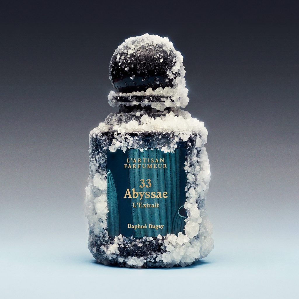 L'Artisan Parfumeur explore les profondeurs marines avec Abyssae L'Extrait 28 ABYSSAE L EXTRAIT DIGITAL ONLY EXTRA 2 UNBRANDED 1x1 HD