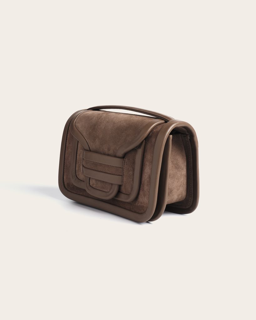 L'Alpha, ou la géométrie comme terrain commun 30 ACBA0698 CSTM 707 SUEDE CALF CALF LIGHT BROWN CAMEL ALPHA MAXI HANDBAG LARGE LEATHER BAG bags6874