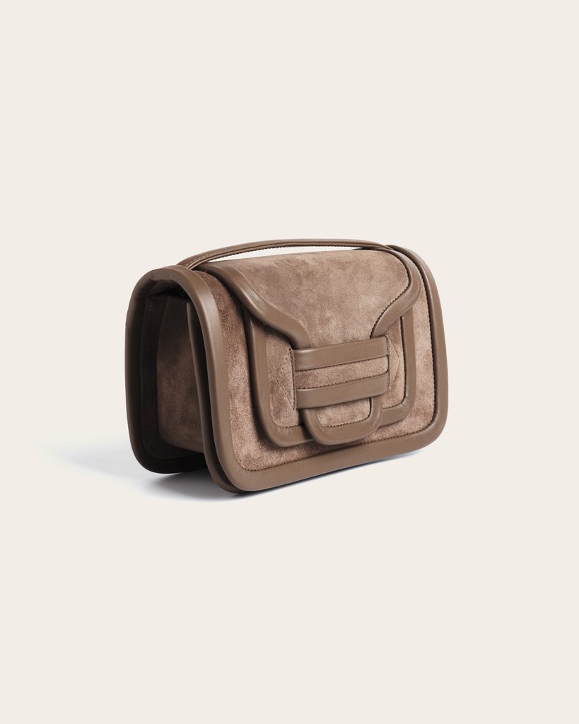 L'Alpha, ou la géométrie comme terrain commun 32 ACBA0698 CSTM 707 SUEDE CALF CALF LIGHT BROWN CAMEL ALPHA MAXI HANDBAG LARGE LEATHER BAG bags6879