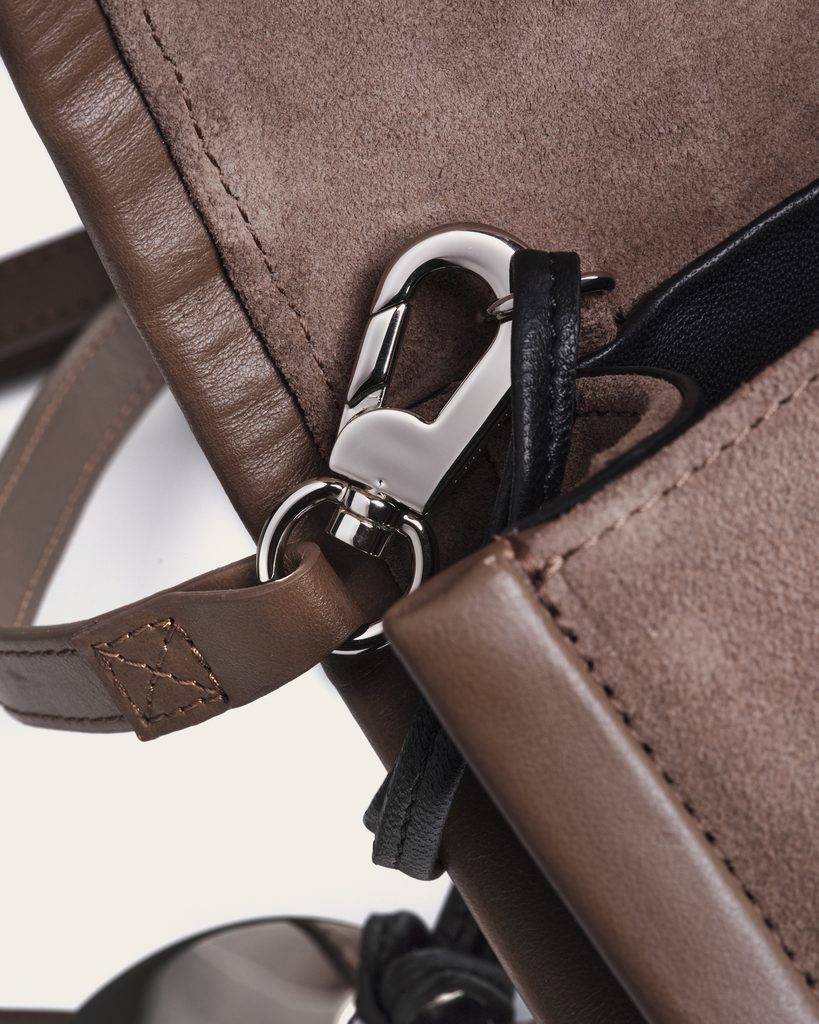 L'Alpha, ou la géométrie comme terrain commun 35 ACBA0698 CSTM 707 SUEDE CALF CALF LIGHT BROWN CAMEL ALPHA MAXI HANDBAG LARGE LEATHER BAG bags7003