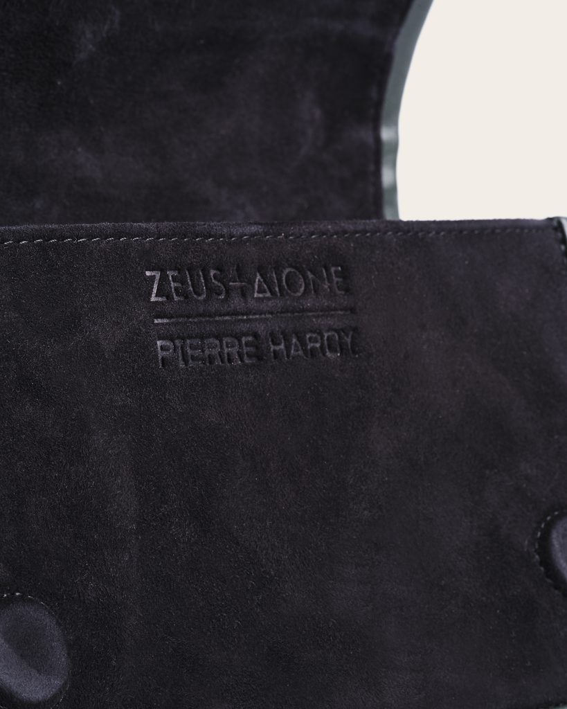 L'Alpha, ou la géométrie comme terrain commun 42 ACBA0699 CSTM 709 SUEDE KID CALF BLACK DAKR GREEN ALPHA MAXI LEATHER BAG bags6987