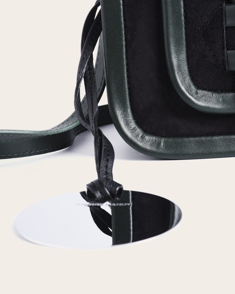 L'Alpha, ou la géométrie comme terrain commun 46 ACBA0699 CSTM 709 SUEDE KID CALF BLACK DAKR GREEN ALPHA MAXI LEATHER BAG bags6992