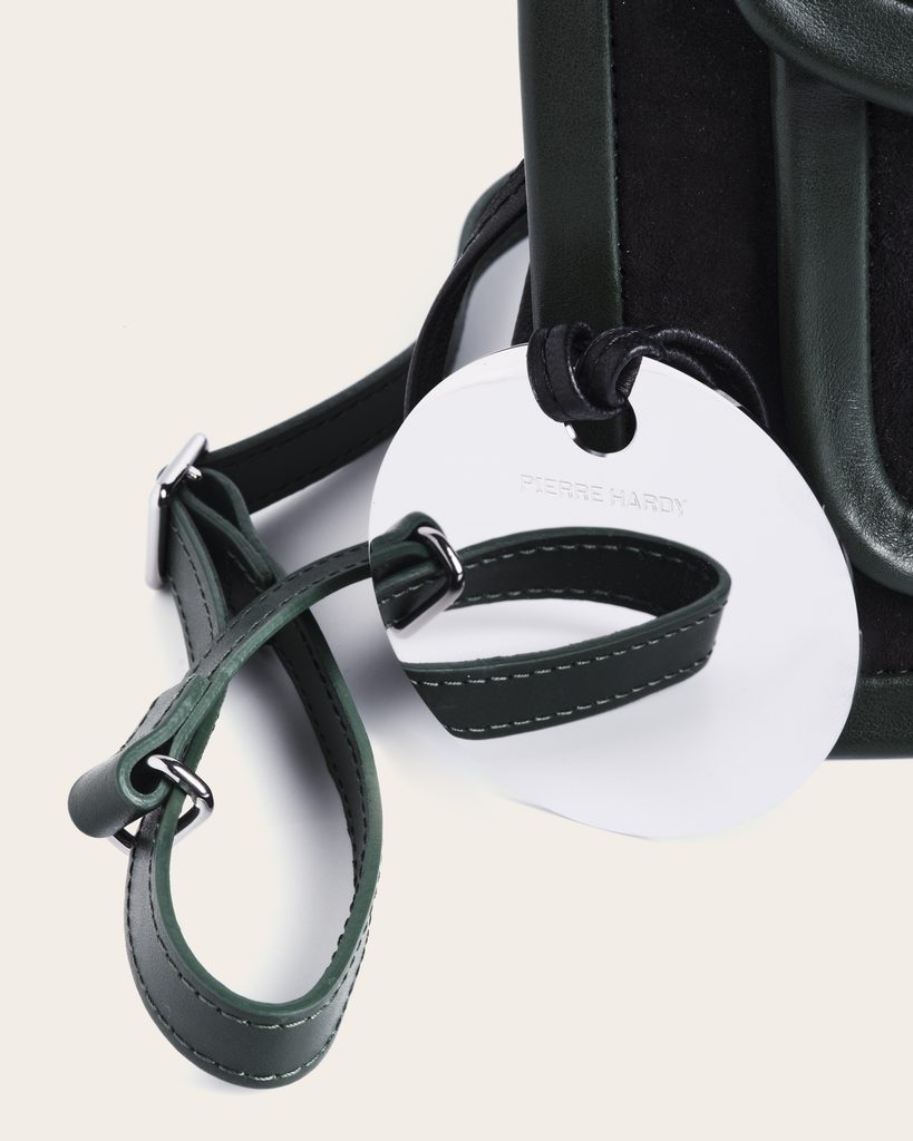L'Alpha, ou la géométrie comme terrain commun 47 ACBA0699 CSTM 709 SUEDE KID CALF BLACK DAKR GREEN ALPHA MAXI LEATHER BAG bags6994