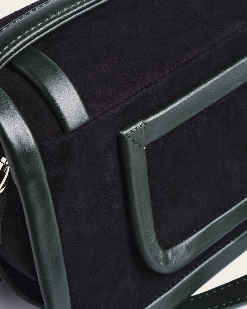 L'Alpha, ou la géométrie comme terrain commun 49 ACBA0699 CSTM 709 SUEDE KID CALF BLACK DAKR GREEN ALPHA MAXI LEATHER BAG bags6997