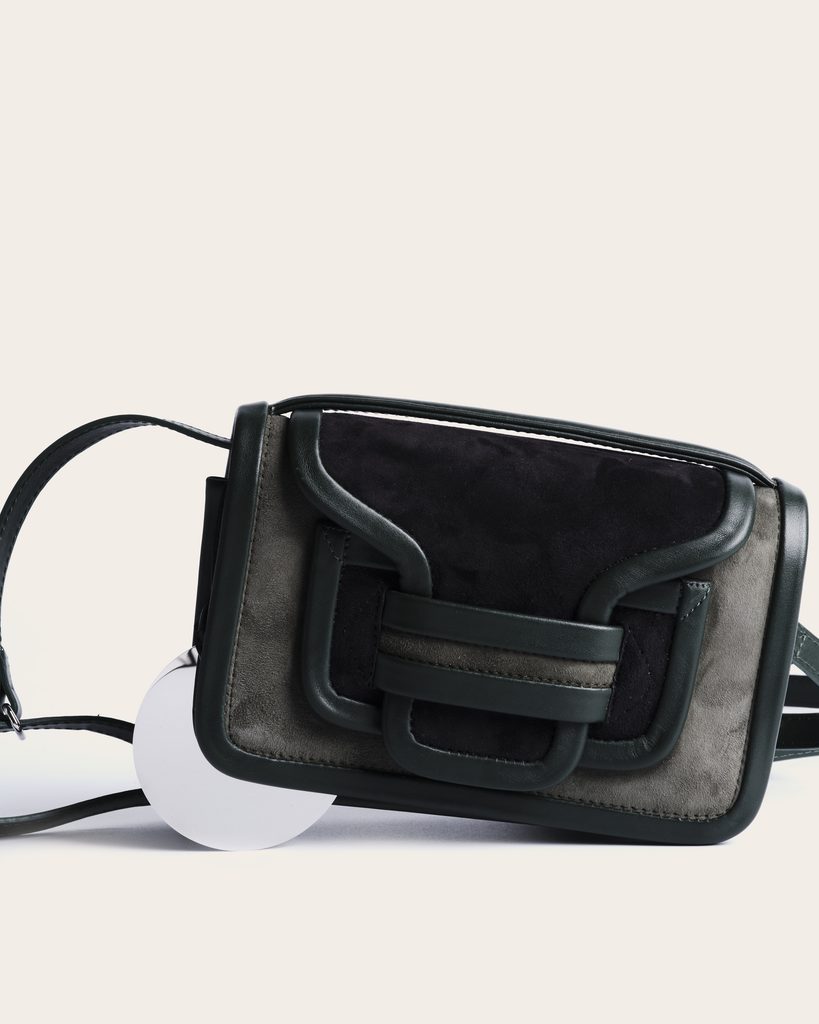 L'Alpha, ou la géométrie comme terrain commun 77 ACBA0701 CSTM 710 KHAKI BLACK DARK GREEN ALPHA SMALL LEATHER BAG bags6957