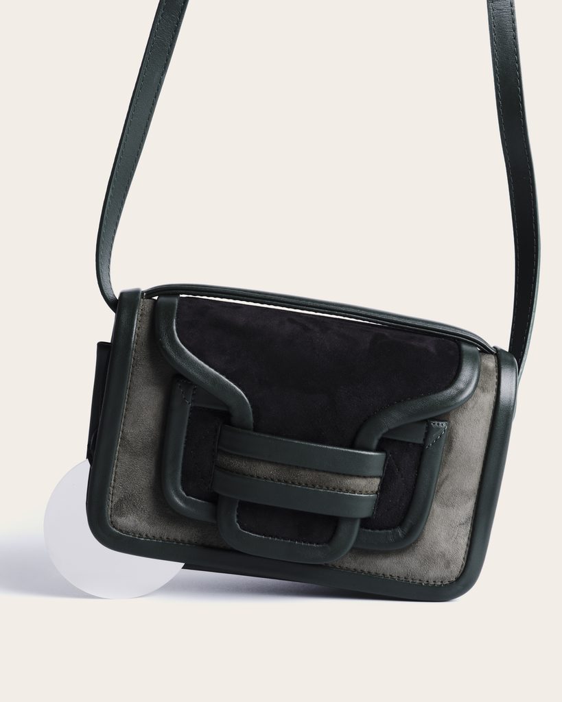 L'Alpha, ou la géométrie comme terrain commun 78 ACBA0701 CSTM 710 KHAKI BLACK DARK GREEN ALPHA SMALL LEATHER BAG bags6962