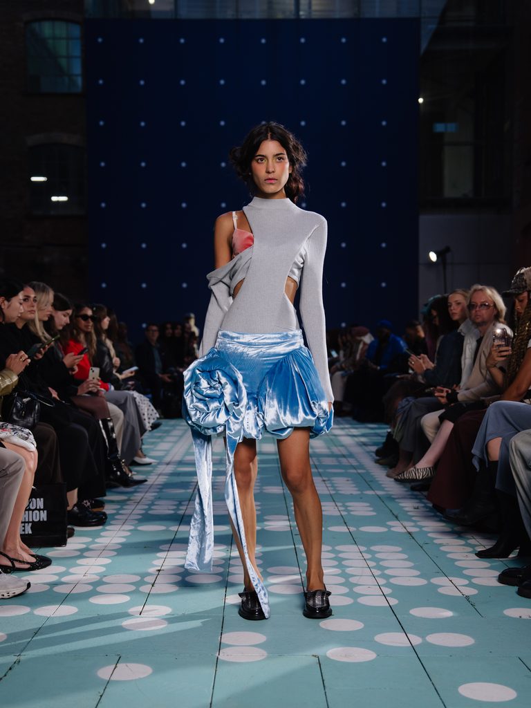 ANCIELA fait de la relation mère-fille le miroir de notre lien à la Terre 40 Anciela SS27 Runway1 by MarcusHartelt for LFW 16 768x1024 1