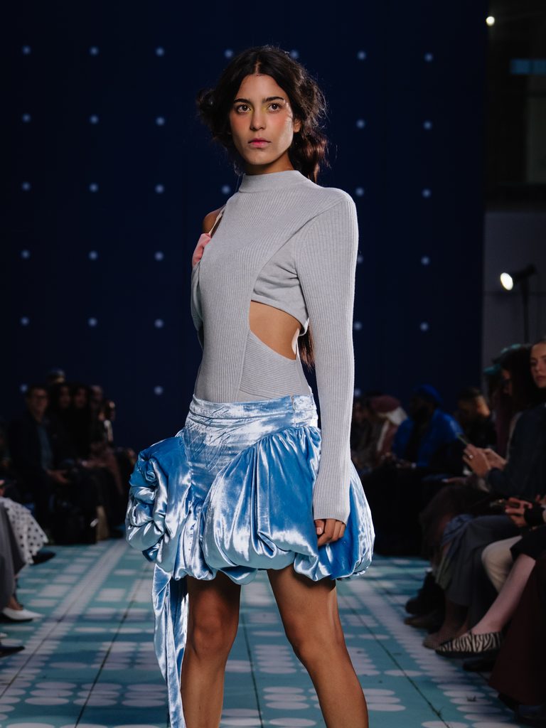 ANCIELA fait de la relation mère-fille le miroir de notre lien à la Terre 41 Anciela SS27 Runway1 by MarcusHartelt for LFW 17 768x1024 1