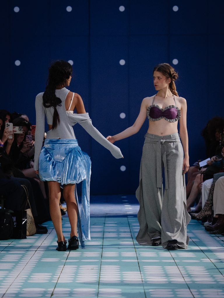 ANCIELA fait de la relation mère-fille le miroir de notre lien à la Terre 42 Anciela SS27 Runway1 by MarcusHartelt for LFW 18 768x1024 1