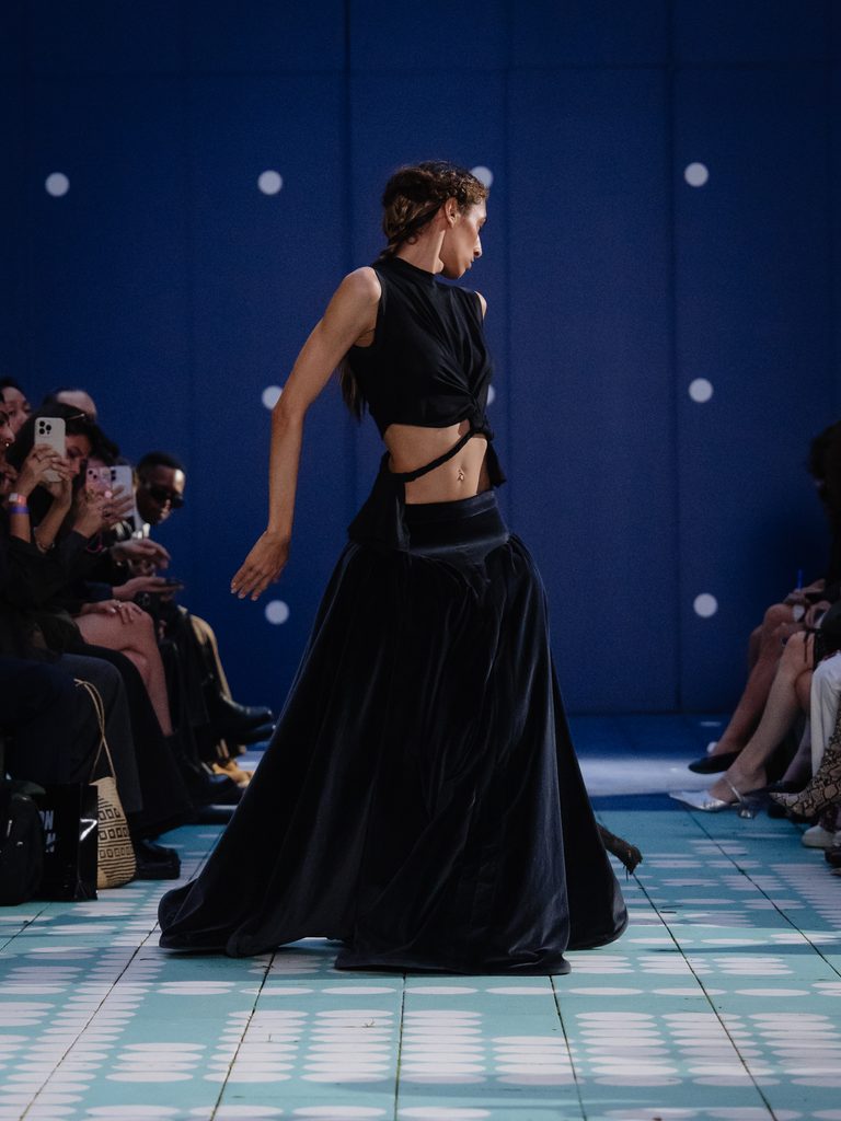 ANCIELA fait de la relation mère-fille le miroir de notre lien à la Terre 46 Anciela SS27 Runway1 by MarcusHartelt for LFW 22 768x1024 1