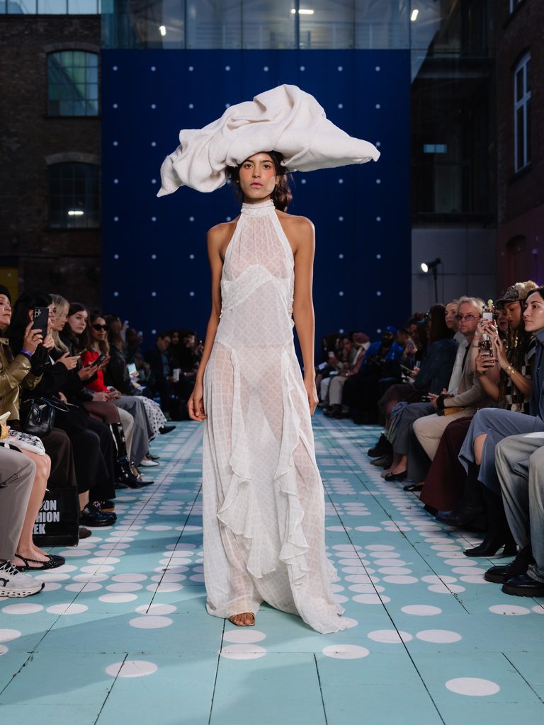 ANCIELA fait de la relation mère-fille le miroir de notre lien à la Terre 27 Anciela SS27 Runway1 by MarcusHartelt for LFW 3 768x1024 1