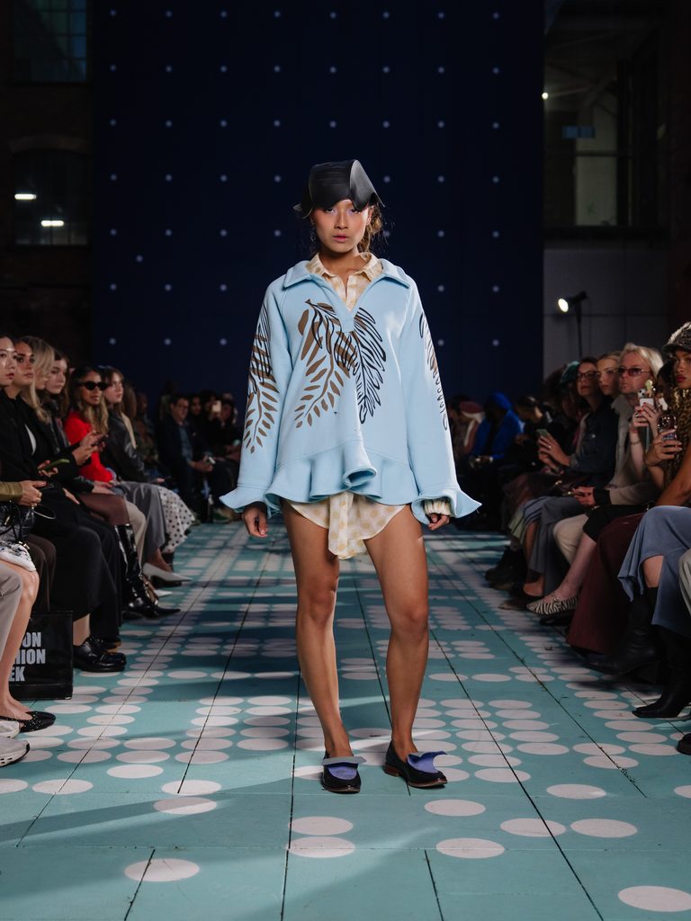 ANCIELA fait de la relation mère-fille le miroir de notre lien à la Terre 57 Anciela SS27 Runway1 by MarcusHartelt for LFW 33 768x1024 1