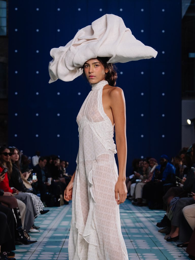 ANCIELA fait de la relation mère-fille le miroir de notre lien à la Terre 28 Anciela SS27 Runway1 by MarcusHartelt for LFW 4