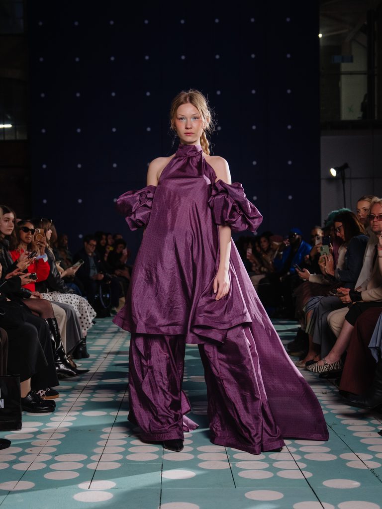 ANCIELA fait de la relation mère-fille le miroir de notre lien à la Terre 71 Anciela SS27 Runway1 by MarcusHartelt for LFW 47 768x1024 1