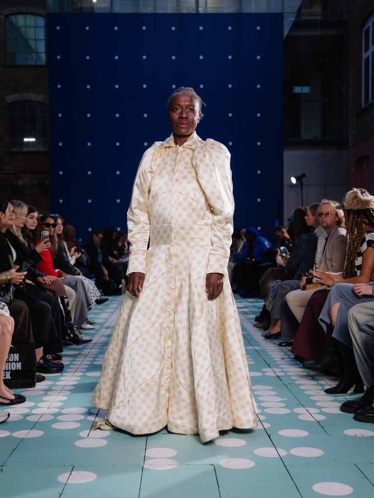 ANCIELA fait de la relation mère-fille le miroir de notre lien à la Terre 30 Anciela SS27 Runway1 by MarcusHartelt for LFW 6 768x1024 1
