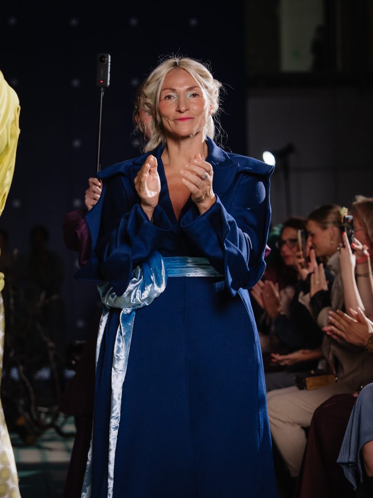 ANCIELA fait de la relation mère-fille le miroir de notre lien à la Terre 84 Anciela SS27 Runway1 by MarcusHartelt for LFW 60 768x1024 1
