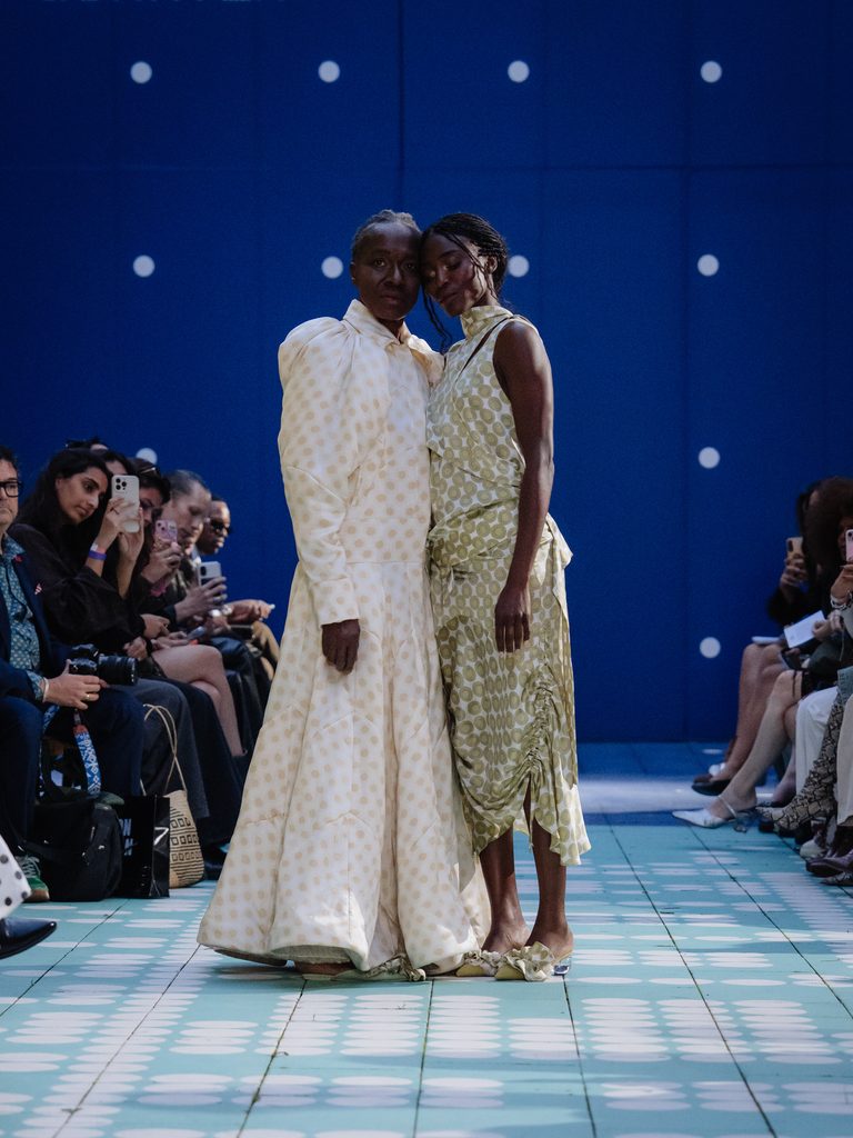 ANCIELA fait de la relation mère-fille le miroir de notre lien à la Terre 31 Anciela SS27 Runway1 by MarcusHartelt for LFW 7 768x1024 1