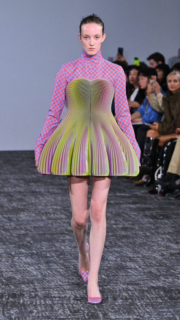 ANREALAGE SS27 : SKIN, quand le vêtement devient une surface en mutation 49 Anrealage 9x16 Look 0025
