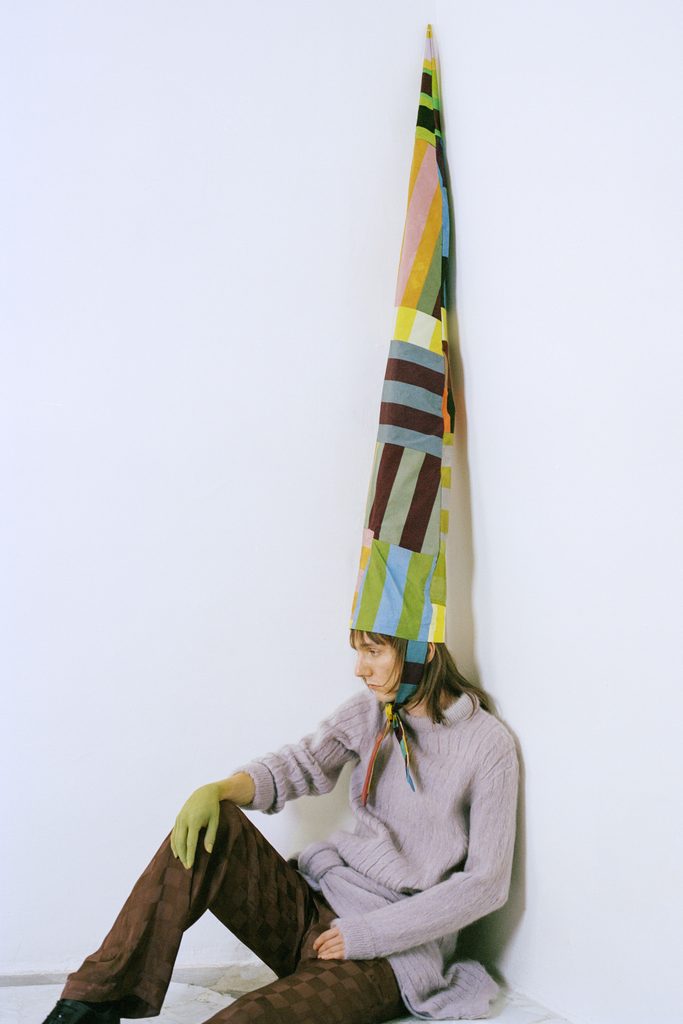 Arthur Arbesser recycle ses archives et invente une mode qui s'arrête quand le tissu s'épuise 26 ArthurArbesser FW26 LOOK 02©ClaudiaFerri