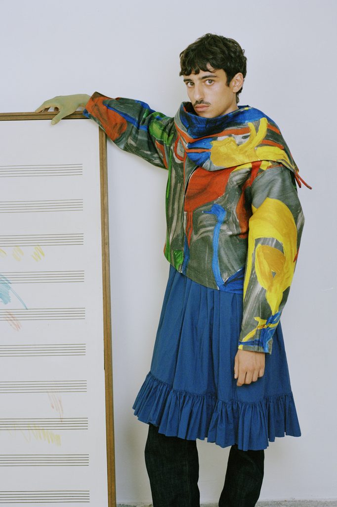 Arthur Arbesser recycle ses archives et invente une mode qui s'arrête quand le tissu s'épuise 33 ArthurArbesser FW26 LOOK 09©ClaudiaFerri