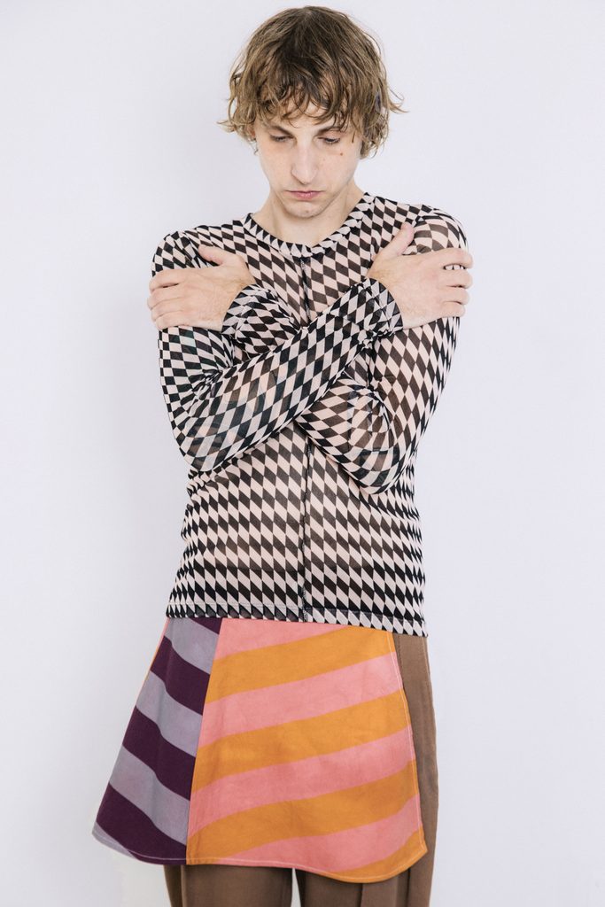Arthur Arbesser recycle ses archives et invente une mode qui s'arrête quand le tissu s'épuise 40 ArthurArbesser FW26 LOOK 16©ClaudiaFerri