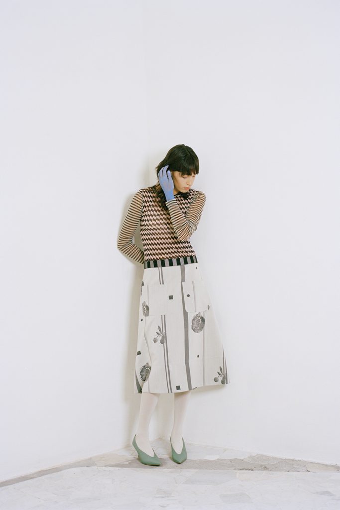 Arthur Arbesser recycle ses archives et invente une mode qui s'arrête quand le tissu s'épuise 43 ArthurArbesser FW26 LOOK 19©ClaudiaFerri